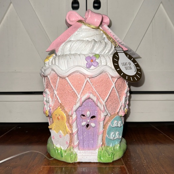 Easter Pastel LED Cupcake Gingerbread House - Picture 1 of 8